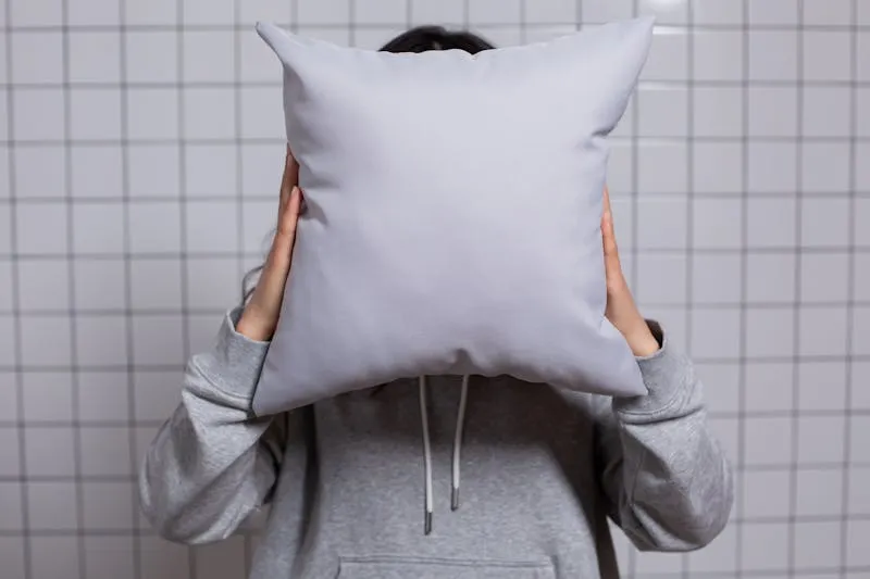 Pillow Cover — Zipper Closure
